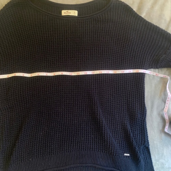 Hollister Crew Neck - Picture 7 of 9
